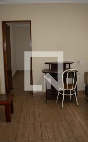 Casa à venda com 20m², 1 quarto e sem vaga Casa à venda com 20m², 1 quarto e sem vagaSala