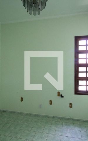 Casa à venda com 142m², 3 quartos e 2 vagas Casa à venda com 142m², 3 quartos e 2 vagasSala