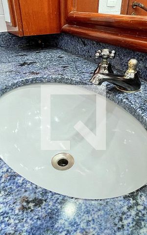 Casa à venda com 180m², 4 quartos e 2 vagasBanheiro