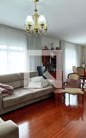 Casa à venda com 180m², 4 quartos e 2 vagasSala