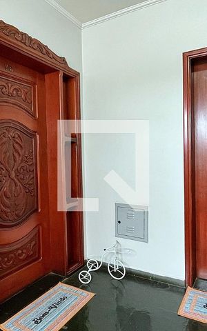 Casa à venda com 180m², 4 quartos e 2 vagasHall