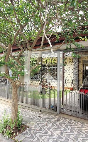 Casa à venda com 294m², 3 quartos e 3 vagasFachada