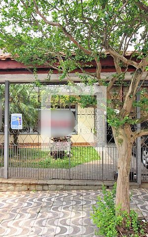 Casa à venda com 294m², 3 quartos e 3 vagasFachada