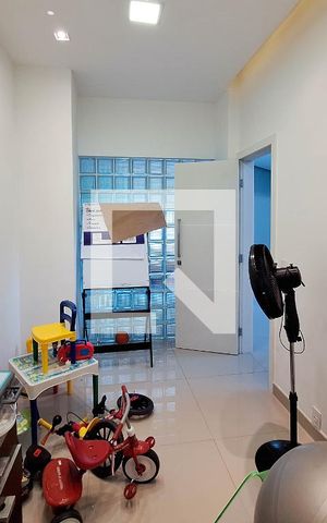 Casa de condomínio à venda com 530m², 5 quartos e 5 vagas Casa de condomínio à venda com 530m², 5 quartos e 5 vagasQuarto