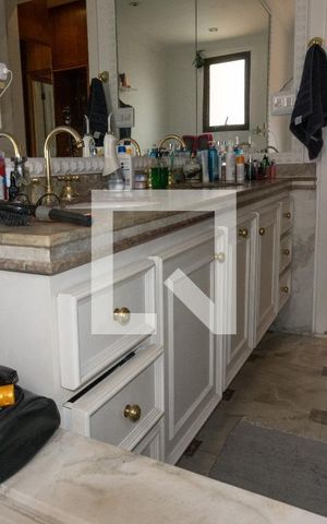 Apartamento à venda com 240m², 3 quartos e 5 vagasBanheiro Suite 2