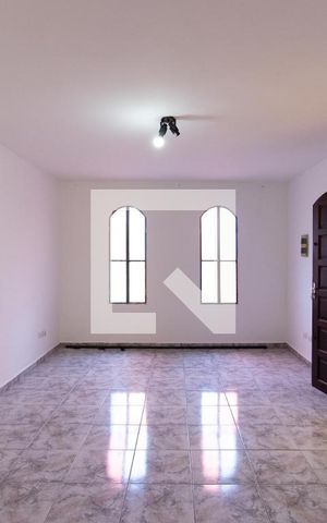 Casa à venda com 120m², 2 quartos e 2 vagas Casa à venda com 120m², 2 quartos e 2 vagasSala