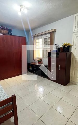 Casa à venda com 355m², 6 quartos e 2 vagas Casa à venda com 355m², 6 quartos e 2 vagasCasa 1- Quarto 1