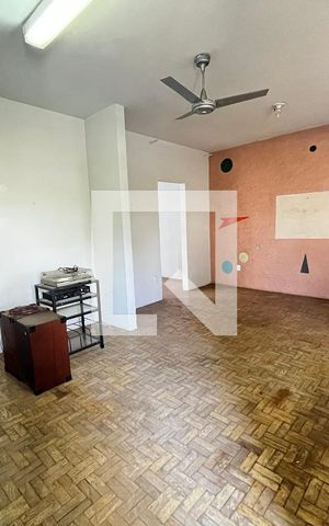 Casa à venda com 355m², 6 quartos e 2 vagas Casa à venda com 355m², 6 quartos e 2 vagasCasa 2- Sala