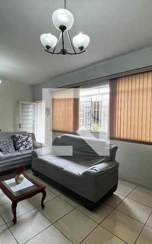 Casa à venda com 355m², 6 quartos e 2 vagas Casa à venda com 355m², 6 quartos e 2 vagasCasa 1- Sala