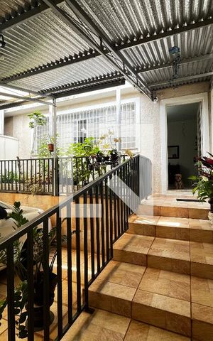 Casa à venda com 355m², 6 quartos e 2 vagas Casa à venda com 355m², 6 quartos e 2 vagasQuintal