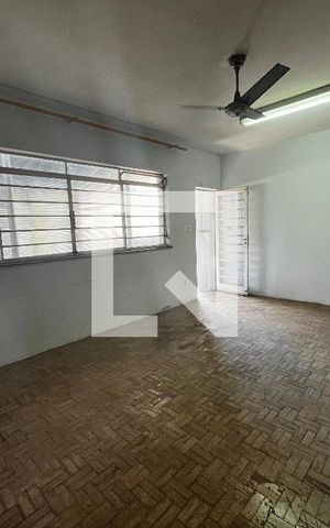Casa à venda com 355m², 6 quartos e 2 vagas Casa à venda com 355m², 6 quartos e 2 vagasCasa 2- Sala