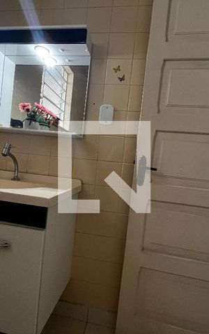 Casa à venda com 355m², 6 quartos e 2 vagas Casa à venda com 355m², 6 quartos e 2 vagasCasa 1- Banheiro
