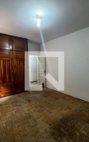 Casa à venda com 355m², 6 quartos e 2 vagas Casa à venda com 355m², 6 quartos e 2 vagasCasa 2- Quarto