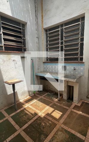 Casa à venda com 355m², 6 quartos e 2 vagas Casa à venda com 355m², 6 quartos e 2 vagasCasa 2- Área de Serviço