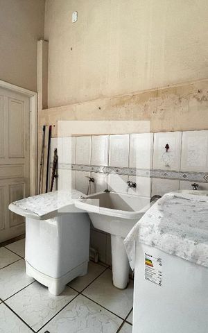 Casa à venda com 355m², 6 quartos e 2 vagas Casa à venda com 355m², 6 quartos e 2 vagasCasa 1- Área de Serviço