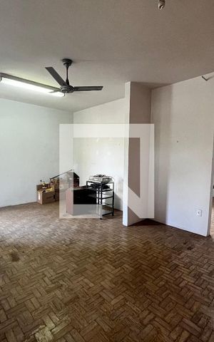 Casa à venda com 355m², 6 quartos e 2 vagas Casa à venda com 355m², 6 quartos e 2 vagasCasa 2- Sala