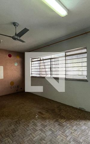 Casa à venda com 355m², 6 quartos e 2 vagas Casa à venda com 355m², 6 quartos e 2 vagasCasa 2- Sala