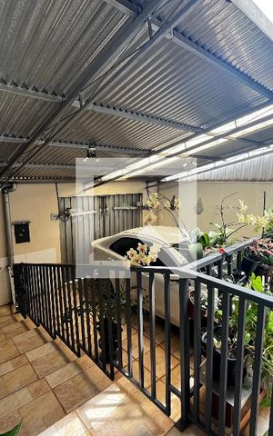 Casa à venda com 355m², 6 quartos e 2 vagas Casa à venda com 355m², 6 quartos e 2 vagasQuintal