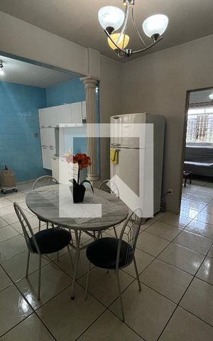 Casa à venda com 355m², 6 quartos e 2 vagas Casa à venda com 355m², 6 quartos e 2 vagasCasa 1- Copa
