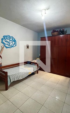 Casa à venda com 355m², 6 quartos e 2 vagas Casa à venda com 355m², 6 quartos e 2 vagasCasa 1- Quarto 1