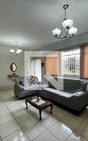 Casa à venda com 355m², 6 quartos e 2 vagas Casa à venda com 355m², 6 quartos e 2 vagasCasa 1- Sala