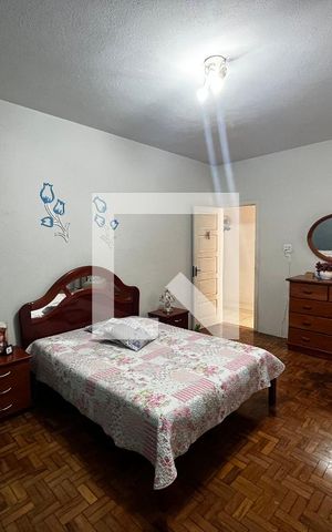 Casa à venda com 355m², 6 quartos e 2 vagas Casa à venda com 355m², 6 quartos e 2 vagasCasa 1- Quarto