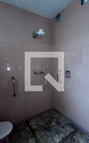 Casa à venda com 355m², 6 quartos e 2 vagas Casa à venda com 355m², 6 quartos e 2 vagasCasa 2- Banheiro