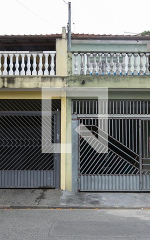 Casa à venda com 550m², 6 quartos e 3 vagas Casa à venda com 550m², 6 quartos e 3 vagasFachada