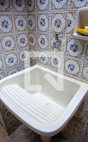 Casa à venda com 200m², 6 quartos e 3 vagas Casa à venda com 200m², 6 quartos e 3 vagasÁrea de Serviço