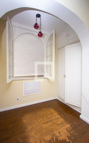 Casa à venda com 200m², 6 quartos e 3 vagas Casa à venda com 200m², 6 quartos e 3 vagasQuarto 1