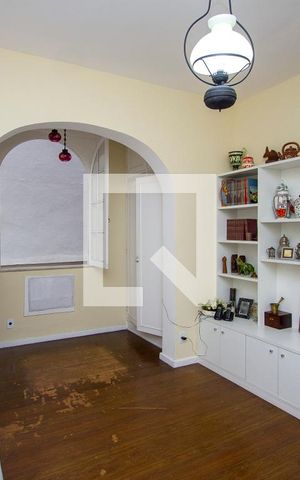 Casa à venda com 200m², 6 quartos e 3 vagas Casa à venda com 200m², 6 quartos e 3 vagasQuarto 1