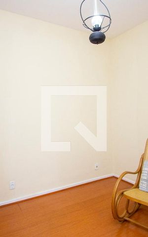 Casa à venda com 200m², 6 quartos e 3 vagas Casa à venda com 200m², 6 quartos e 3 vagasQuarto 4