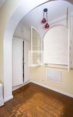 Casa à venda com 200m², 6 quartos e 3 vagas Casa à venda com 200m², 6 quartos e 3 vagasQuarto 1