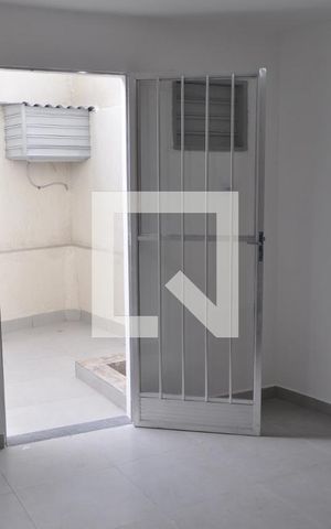 Casa à venda com 35m², 2 quartos e sem vagaSala