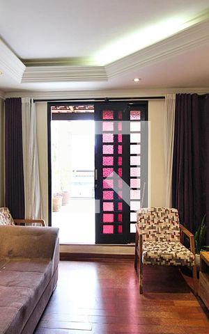 Casa à venda com 213m², 4 quartos e 2 vagasSala 
