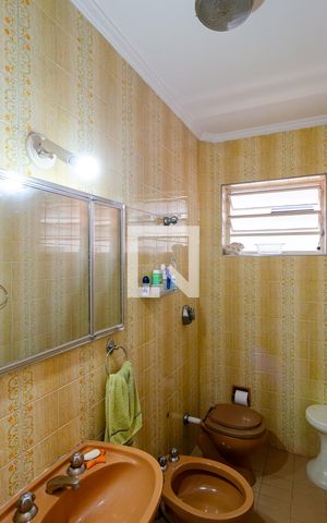 Casa à venda com 199m², 3 quartos e 2 vagas Casa à venda com 199m², 3 quartos e 2 vagasBanheiro Social