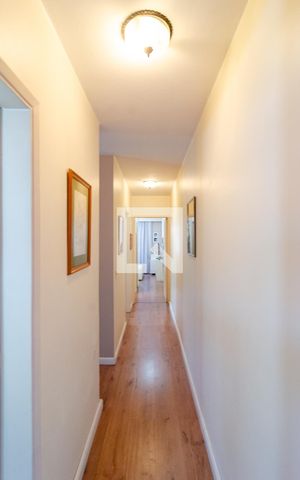 Casa à venda com 199m², 3 quartos e 2 vagas Casa à venda com 199m², 3 quartos e 2 vagasCorredor