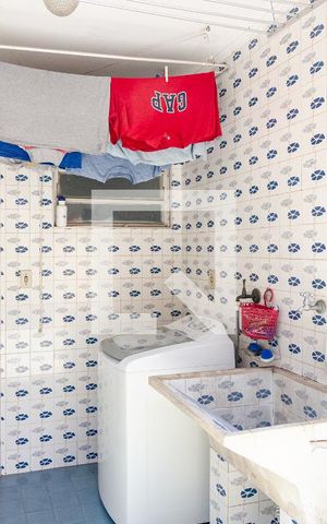 Casa à venda com 199m², 3 quartos e 2 vagas Casa à venda com 199m², 3 quartos e 2 vagasLavanderia