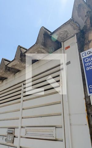 Casa à venda com 199m², 3 quartos e 2 vagas Casa à venda com 199m², 3 quartos e 2 vagasFachada