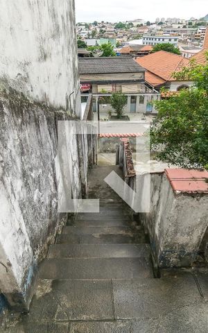 Casa à venda com 135m², 3 quartos e 1 vaga Casa à venda com 135m², 3 quartos e 1 vagaEscada de acesso ao imóvel