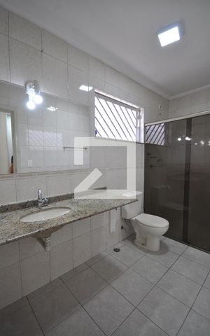 Casa à venda com 164m², 3 quartos e 4 vagasBanheiro da Suíte