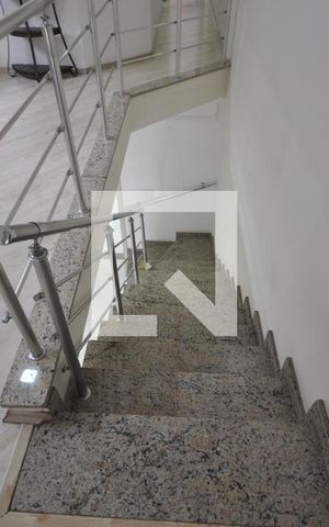 Casa à venda com 164m², 3 quartos e 4 vagasEscada