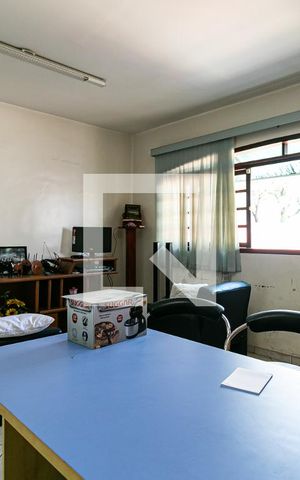 Casa à venda com 384m², 8 quartos e 4 vagas Casa à venda com 384m², 8 quartos e 4 vagasDormitório 6