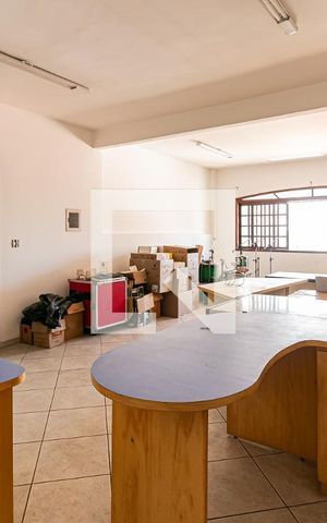 Casa à venda com 384m², 8 quartos e 4 vagas Casa à venda com 384m², 8 quartos e 4 vagasDormitório 5