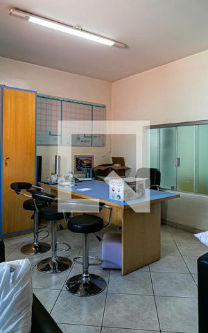 Casa à venda com 384m², 8 quartos e 4 vagas Casa à venda com 384m², 8 quartos e 4 vagasDormitório 6