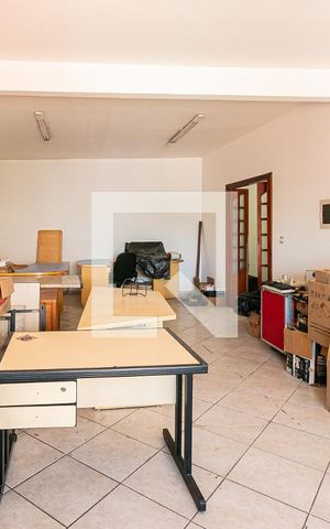 Casa à venda com 384m², 8 quartos e 4 vagas Casa à venda com 384m², 8 quartos e 4 vagasDormitório 5