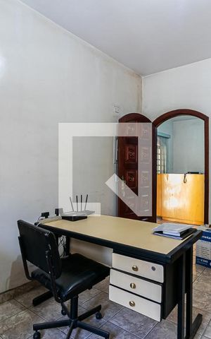 Casa à venda com 384m², 8 quartos e 4 vagas Casa à venda com 384m², 8 quartos e 4 vagasDormitório 1