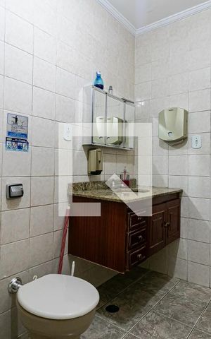 Casa à venda com 384m², 8 quartos e 4 vagas Casa à venda com 384m², 8 quartos e 4 vagasBanheiro 3