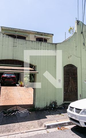 Casa à venda com 384m², 8 quartos e 4 vagas Casa à venda com 384m², 8 quartos e 4 vagasFachada
