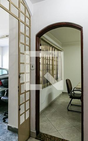 Casa à venda com 384m², 8 quartos e 4 vagas Casa à venda com 384m², 8 quartos e 4 vagasCorredor